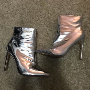 SILVER POINTED TOE BOOTIE
